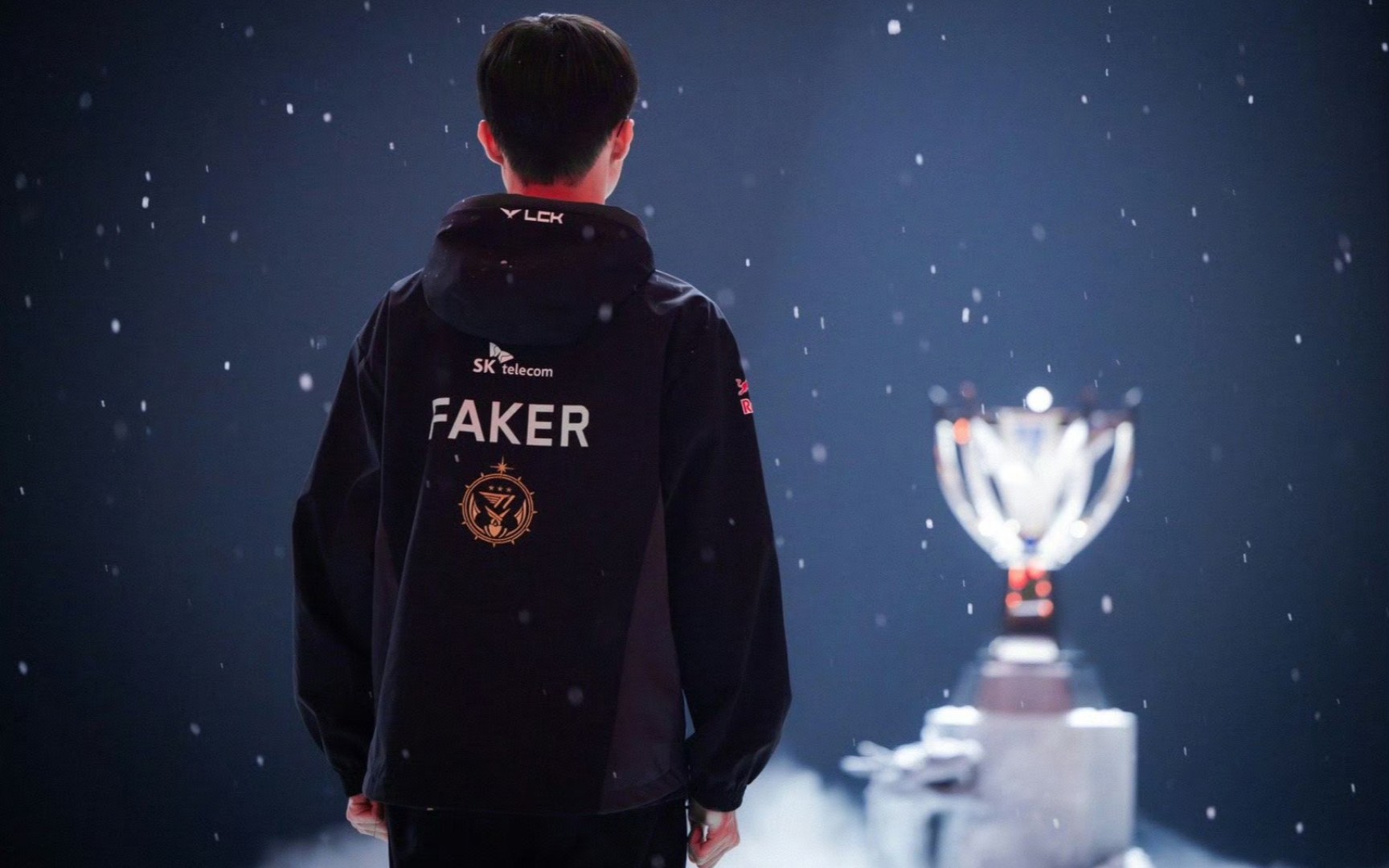 TES提前两轮成为2024LPL夏季赛第一支晋级登峰组的战队！