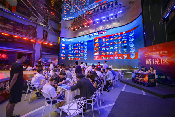 TES赛后群访：空ban是没找到英雄，游戏中期要更有耐心